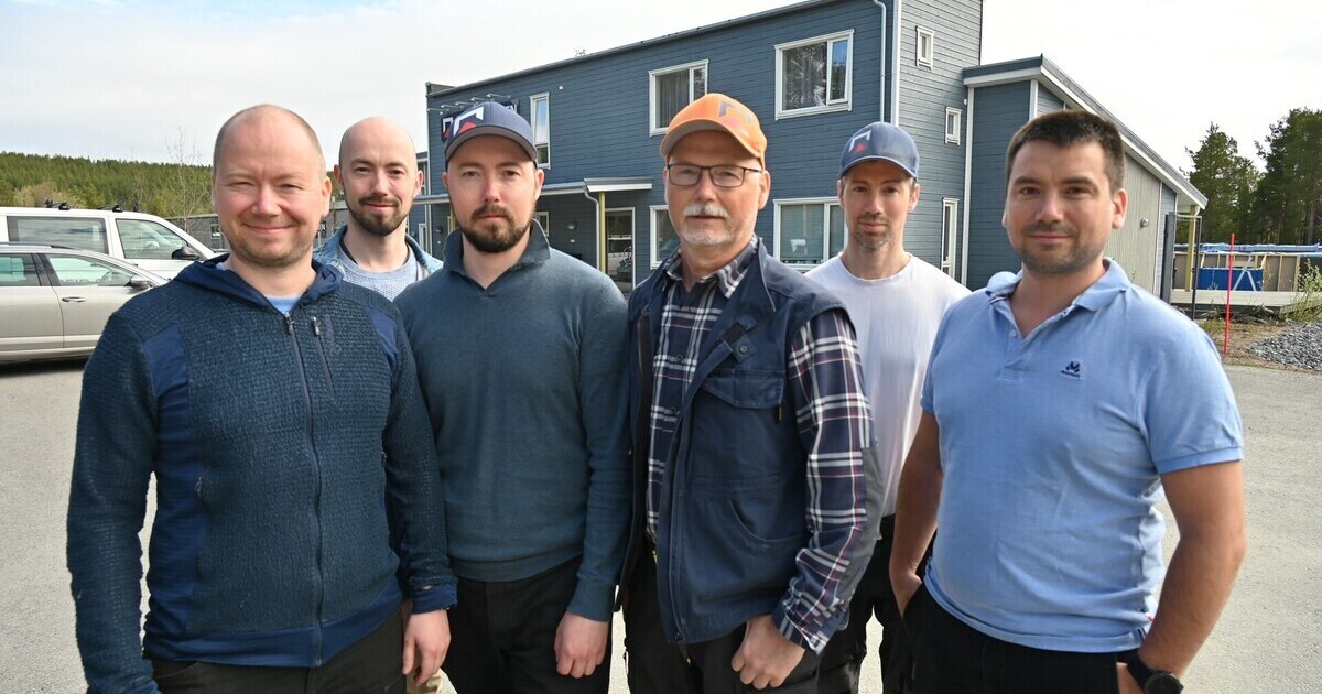Geir Svendsen har fått samtlige av sine fem sønner med seg i familebedriften. Fra venstre: Stian Svendsen, Svein Svendsen, Rune Svendsen, Geir Svendsen, Tomas Svendsen og Fredrik Svendsen. 