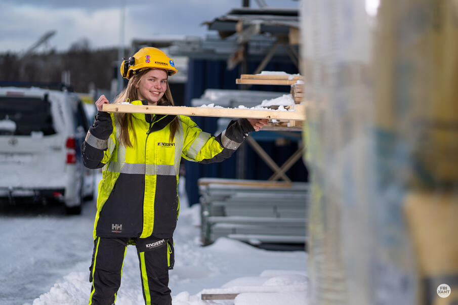 Celina Øvergård og de øvrige lærlingene til Kivijervi har egen kompetanseplan som skal sikre varierte arbeidsoppgaver og dermed en allsidig opplæring. 