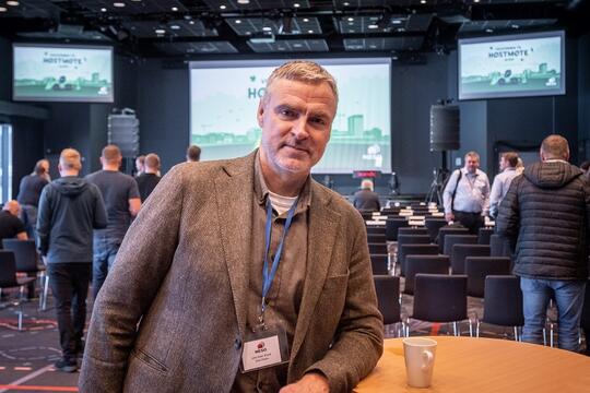John Peter Alstad fra Sva Finans holdt foredrag for NESOs medlemmer på høstmøtet i Bodø i 2021.